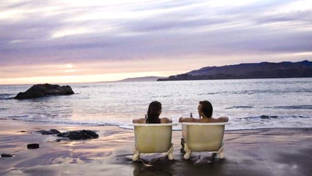 Bathtub Couple from the Cialis Ad