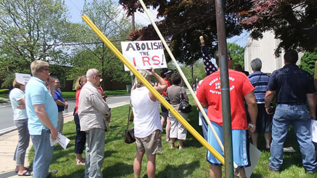 irs-protest