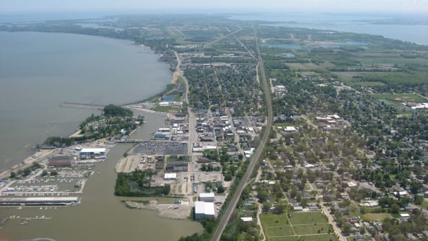Downtown_Port_Clinton_from_the_air.jpg
