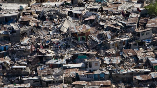 Haiti_earthquake_damage.jpg