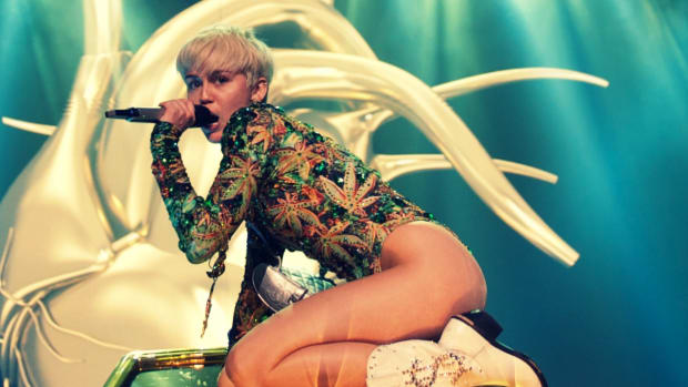Cyrus performs on the 2014 tour for "Bangerz," the album that won Miley's infamous VMA. (Photo: Wikimedia Commons/Pacific Standard)