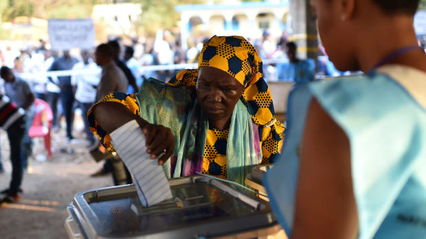 A women cast her ballot as part of the general elections, on March 7th, 2018, at a polling station in Freetown.