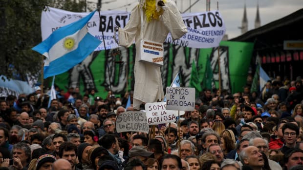 People demonstrate against the government of President Mauricio Macri and the latest deal with the International Monetary Fund during the 202th anniversary of independence along 9 de Julio Avenue in Buenos Aires, on July 9th, 2018.