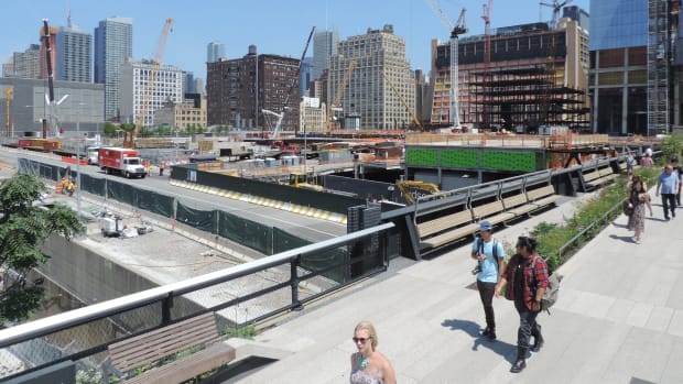 Hudson Yards construction progress in 2015 as seen from the High Line.