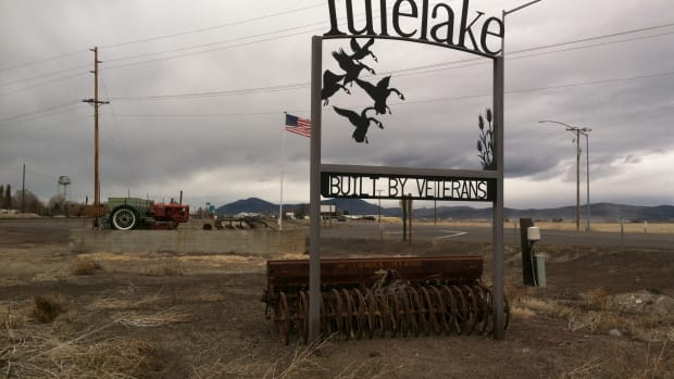 A welcome sign to Tulelake.