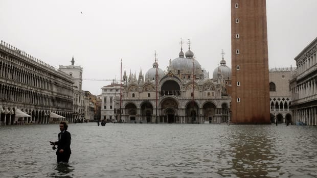 The UNESCO World Heritage Site of Venice and its lagoon is one of the most endangered World Heritage Sites in the Mediterranean region, due to storm surges and coastal erosion. In the course of this century, the ongoing rise in sea levels will further aggravate this danger.