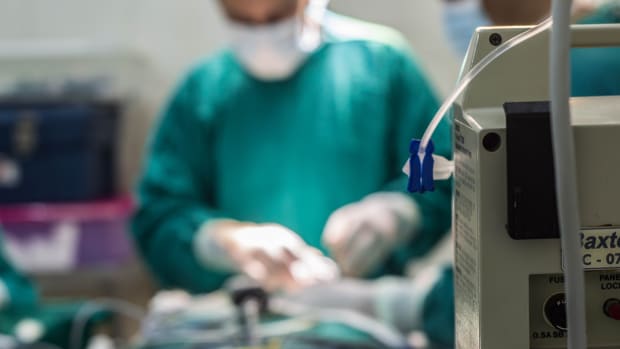 Surgeons hospital doctors organ transplants