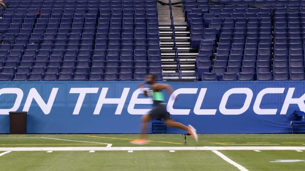 Linebacker Eric Striker of Oklahoma runs the 40-yard dash during the 2016 NFL Scouting Combine.