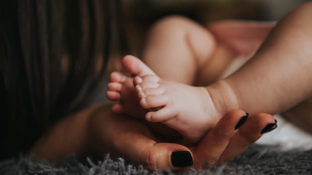 Mother holding baby's feet