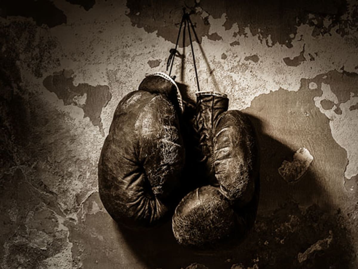 Is Punching a Punching Bag Without Gloves Bad? Discover the Truth.
