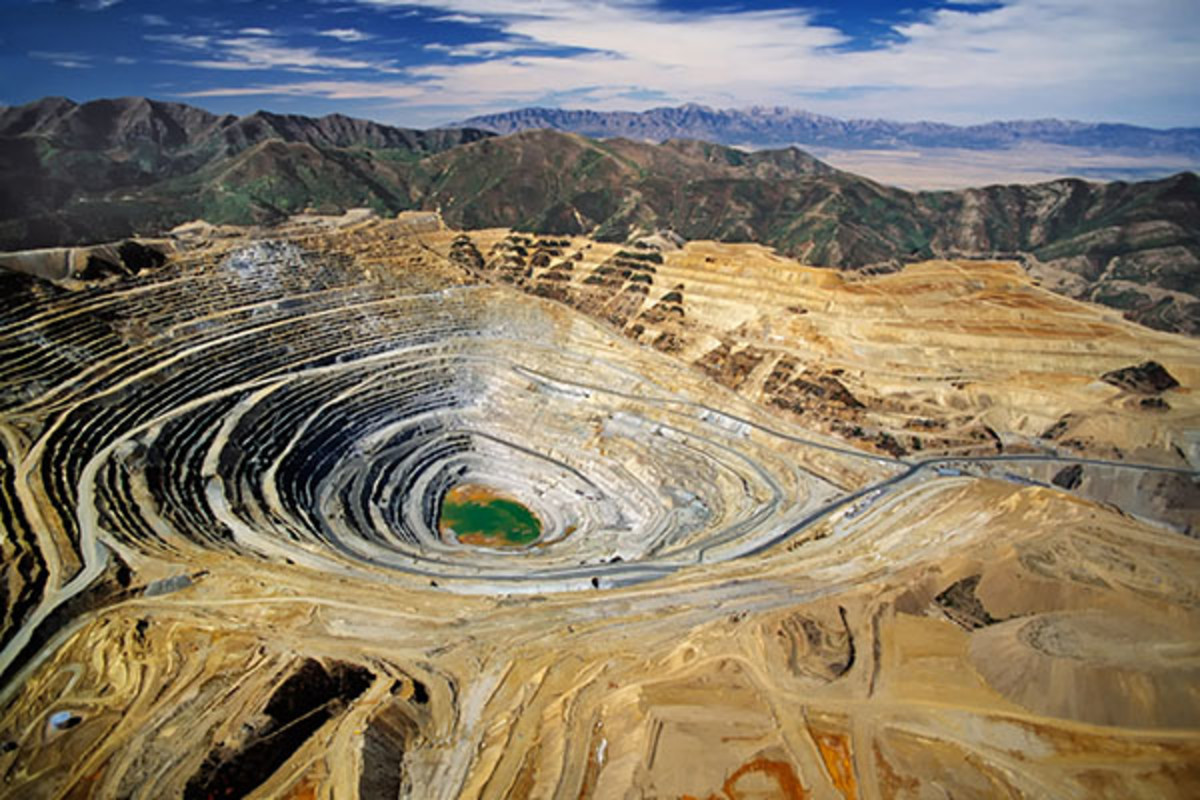 An aerial view of Bingham Canyon. (PHOTO: LEE PRINCE/SHUTTERSTOCK)
