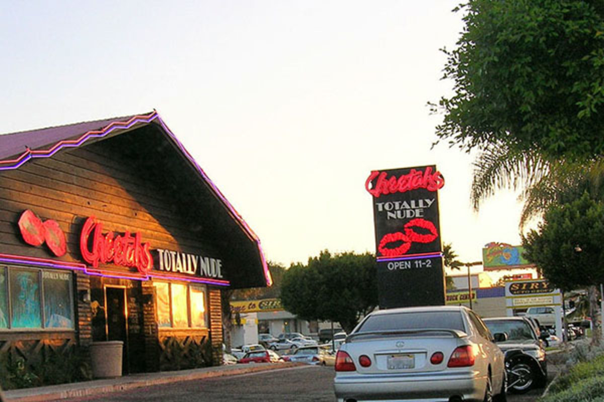 Exterior photograph of a strip club advertising full nude entertainment (Cheetahs, in San Diego, California). (PHOTO: PUBLIC DOMAIN)
