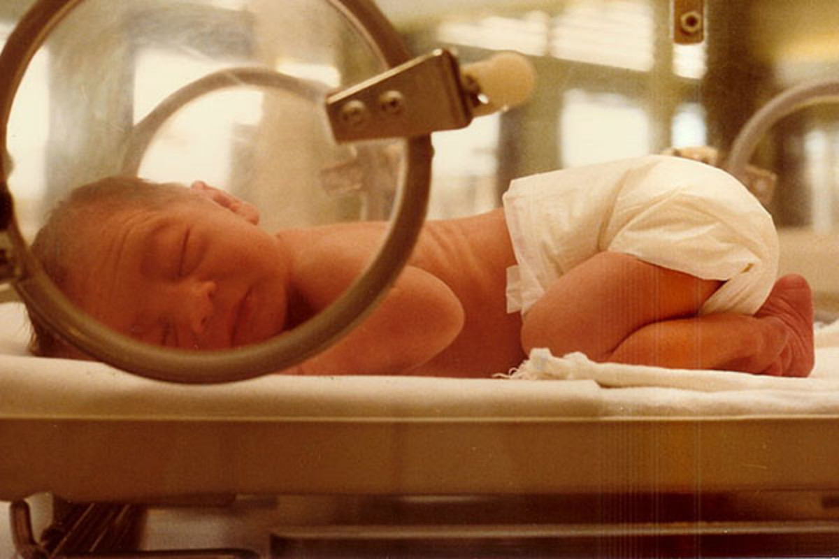 Neonatal intensive care unit from 1980. (PHOTO: JACOBLANE/WIKIMEDIA COMMONS)