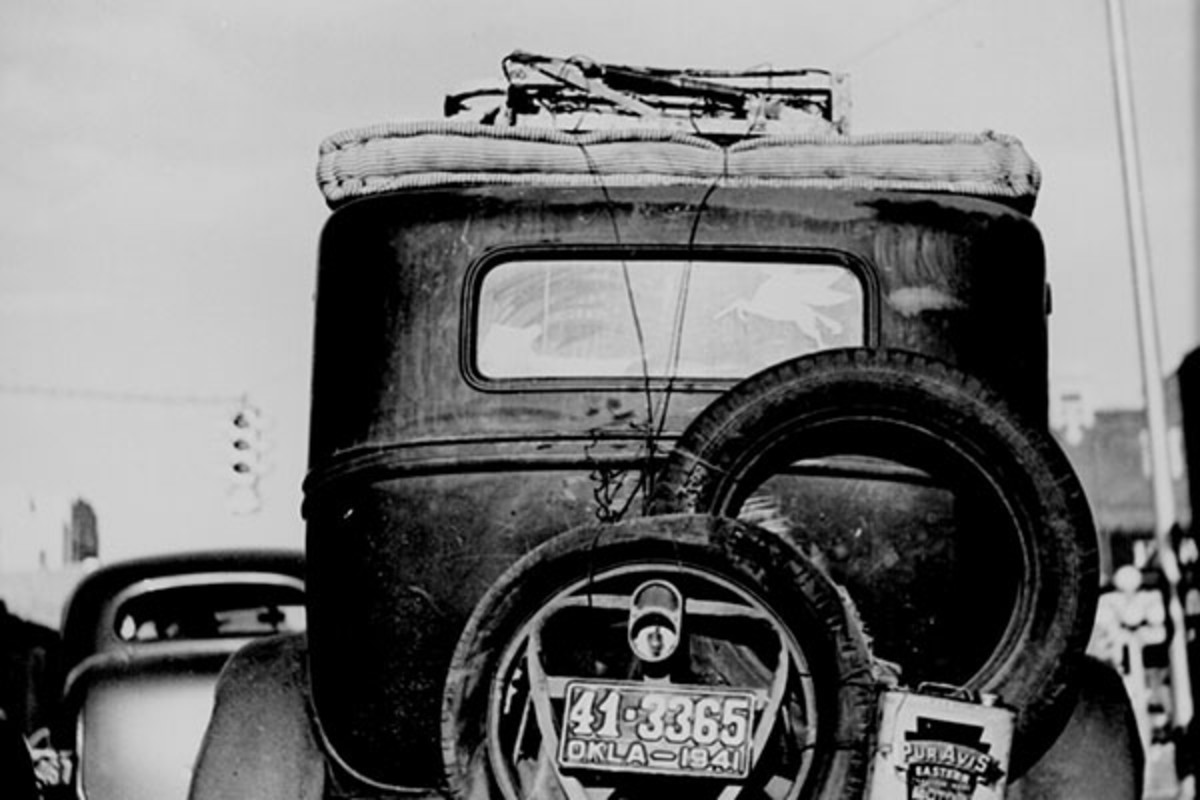 Rear view of an Okie's car, passing through Amarillo, Texas, heading west in 1941. (PHOTO: PUBLIC DOMAIN)