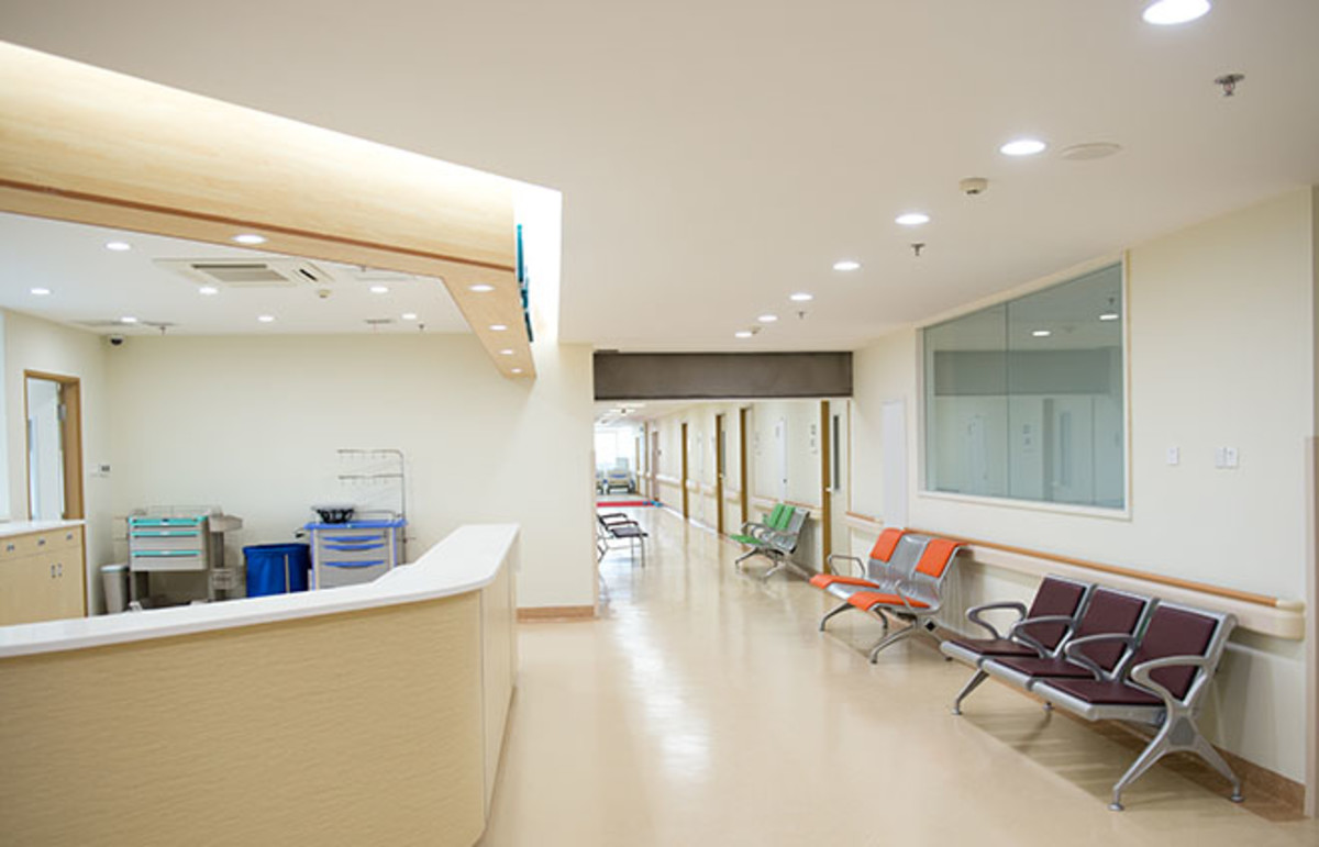 Empty nurses station. (Photo: hxdbzxy/Shutterstock)