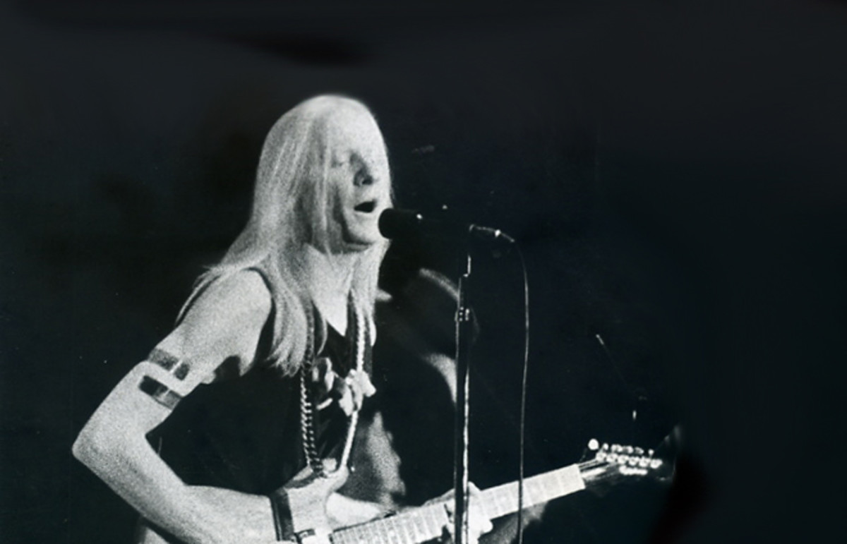 Johnny Winter playing the Santa Monica Civic Auditorium in 1969. (Photo: JohnKadvany/Wikimedia Commons)