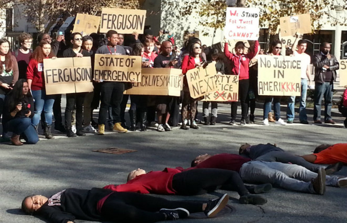 Ferguson protest in Palo Alto, California. (Photo: paulgeorge/Flickr)