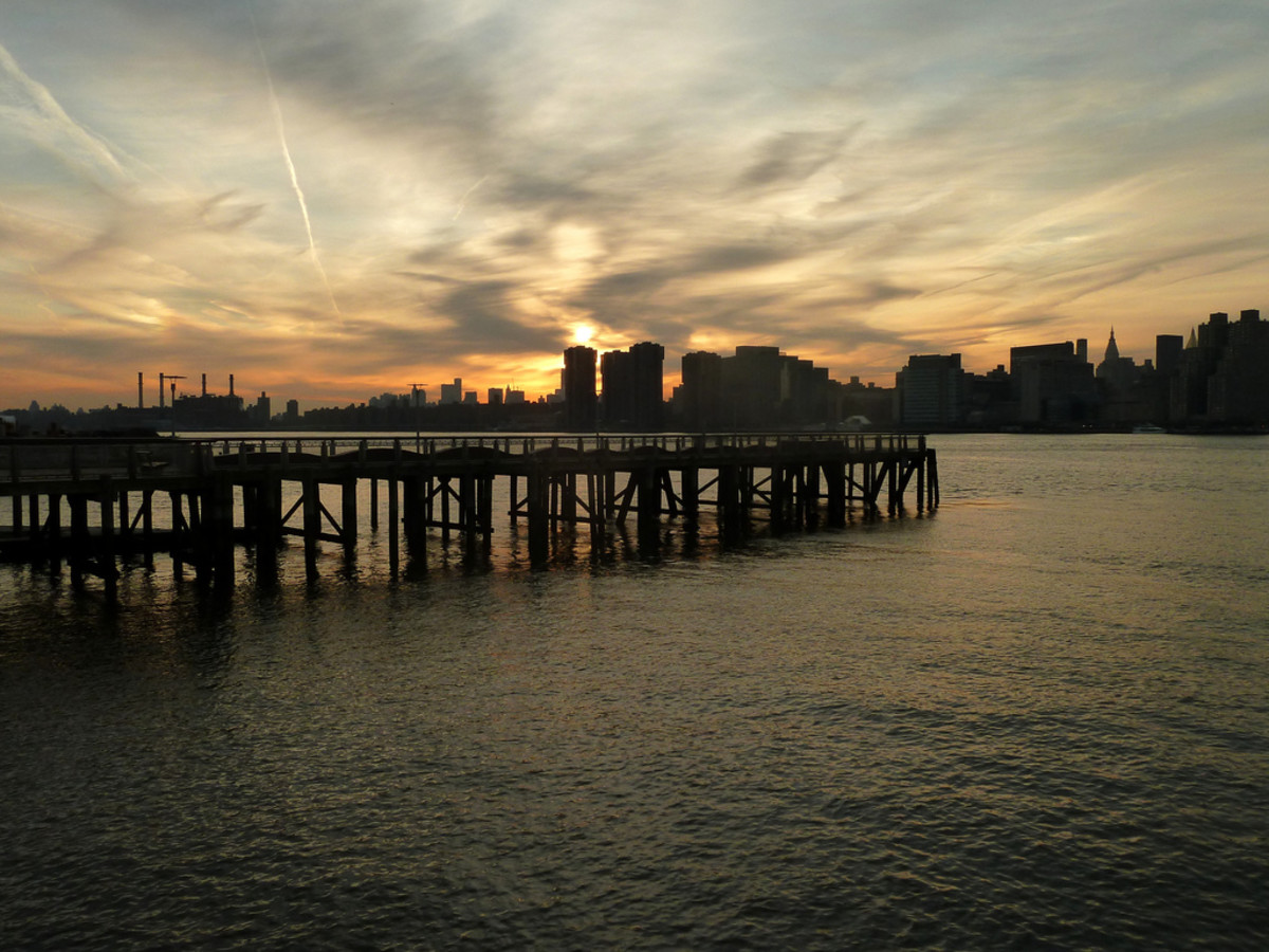 Sunset over Manhattan as seen from Long Island, New York. (Photo: Fraser Mummery/Flickr)