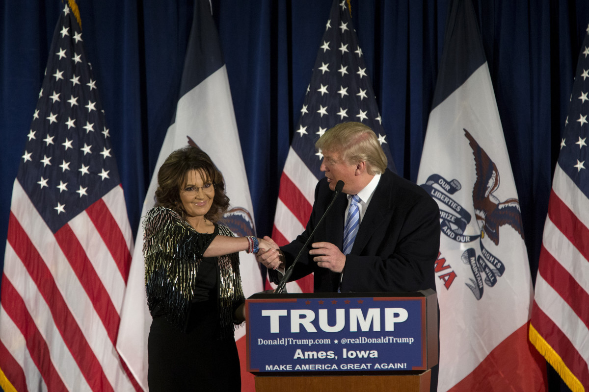 Donald Trump shakes hands with former Alaska Governor Sarah Palin at Hansen Agriculture Student Learning Center at Iowa State University on January 19, 2016. (Photo: Aaron P. Bernstein/Getty Images)