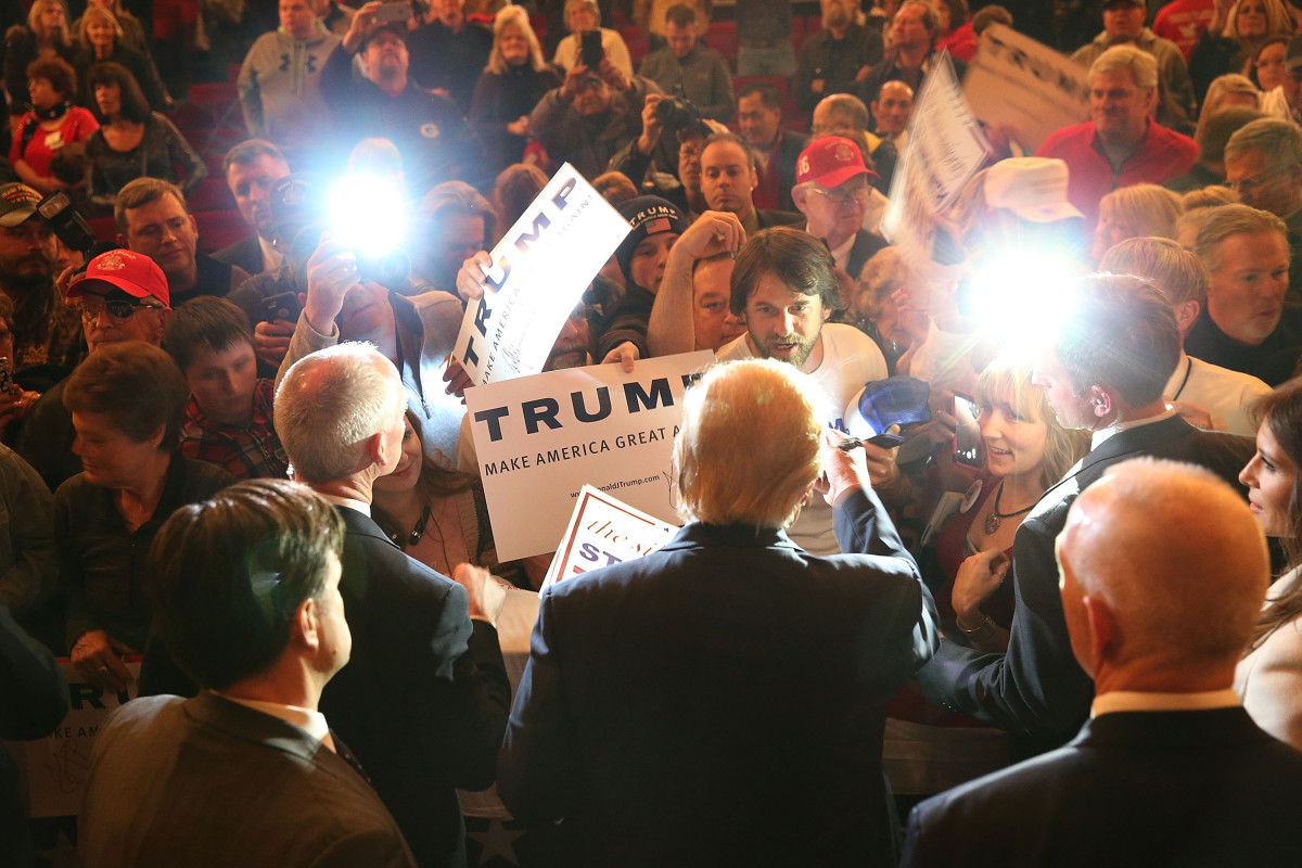 Donald  Trump greets people as he attends a campaign rally at the Sioux City  Orpheum Theatre on January 31, 2016, in Sioux City, Iowa.  (Photo: Joe Raedle/Getty Images)