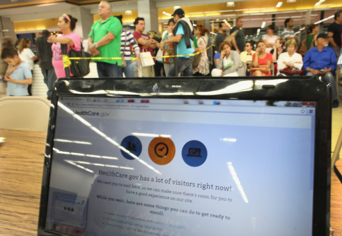 People wait in line to see an agent from Sunshine Life and Health Advisors at a store set-up in the Mall of Americas on March 31, 2014, in Miami, Florida. (Photo: Joe Raedle/Getty Images)