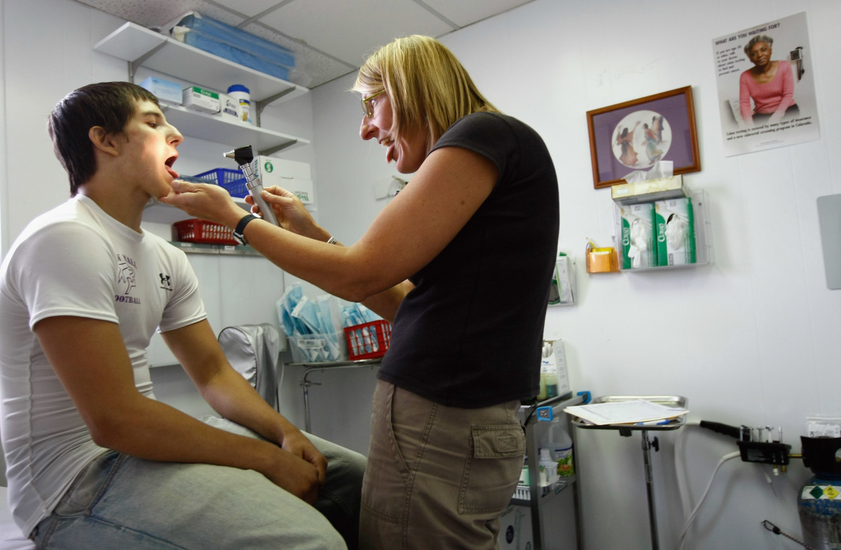 Family nurse practitioner Julie Klaker gives a sports physical to Brian Aguirre, 16, at the Spanish Peaks Outreach Clinic in Walsenburg, Colorado. (Photo: John Moore/Getty Images)