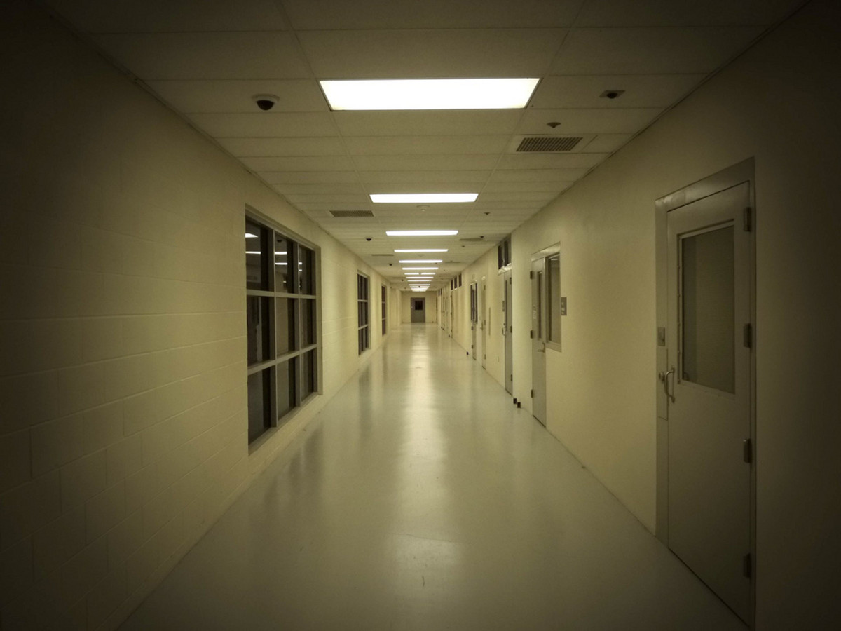 A corridor in a juvenile detention center. (Photo: 1Flatworld/Flickr)