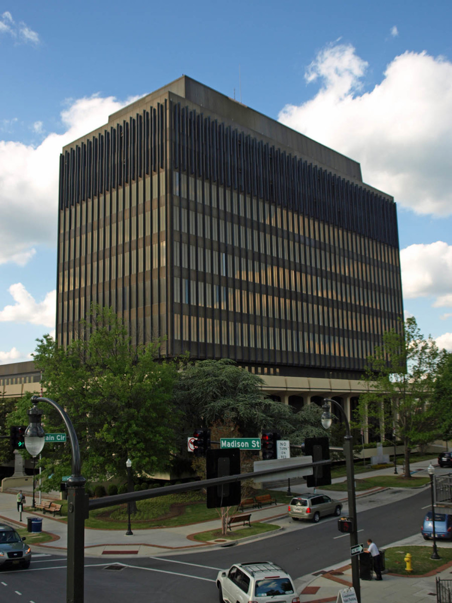 The Madison County Courthouse in Huntsville, Alabama. (Photo: Spyder_Monkey/Wikimedia Commons)