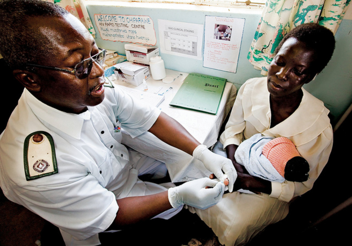 Charles Machiridza, a nurse at the Chiparawe Clinic, Marondera, administers an HIV test. (Photo: UK Department for International Development/Flickr)