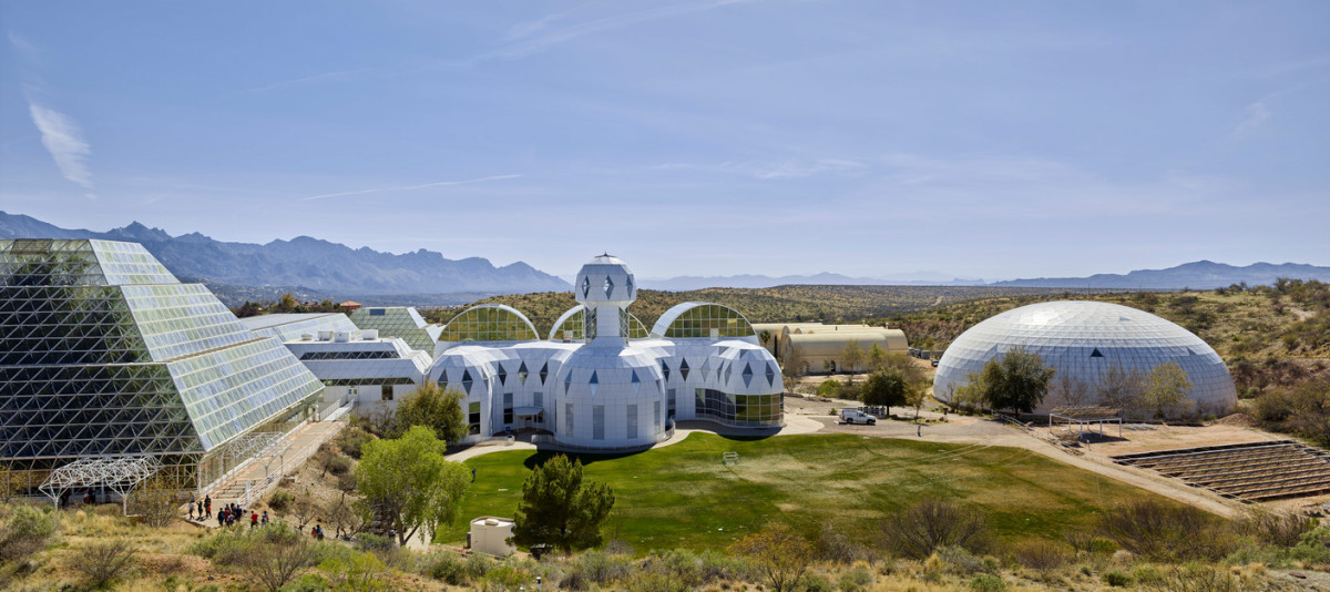 Biosphere 2: A facility dedicated to the research and understanding of global scientific issues, operated by the University of Arizona.