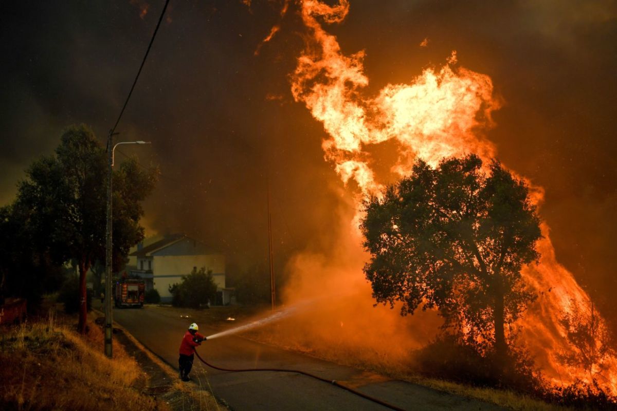 A firefighter tackles a wildfire close to the village of Pucarica in Abrantes on August 10th, 2017. Nearly 3,000 firefighters battled 80 wildfires raging across Portugal civil protection officials said, as the return of scorching heat put an end to the respite after a spate of blazes. Some 650 firefighters backed by nine water-dropping aircraft and over 200 vehicles were at the scene of the biggest blaze in a forest near the central town of Abrantes.