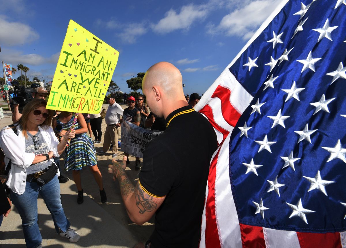 Johnny Benitez (right) argues with counter-protestors in Laguna Beach, California, on August 20th, 2017.