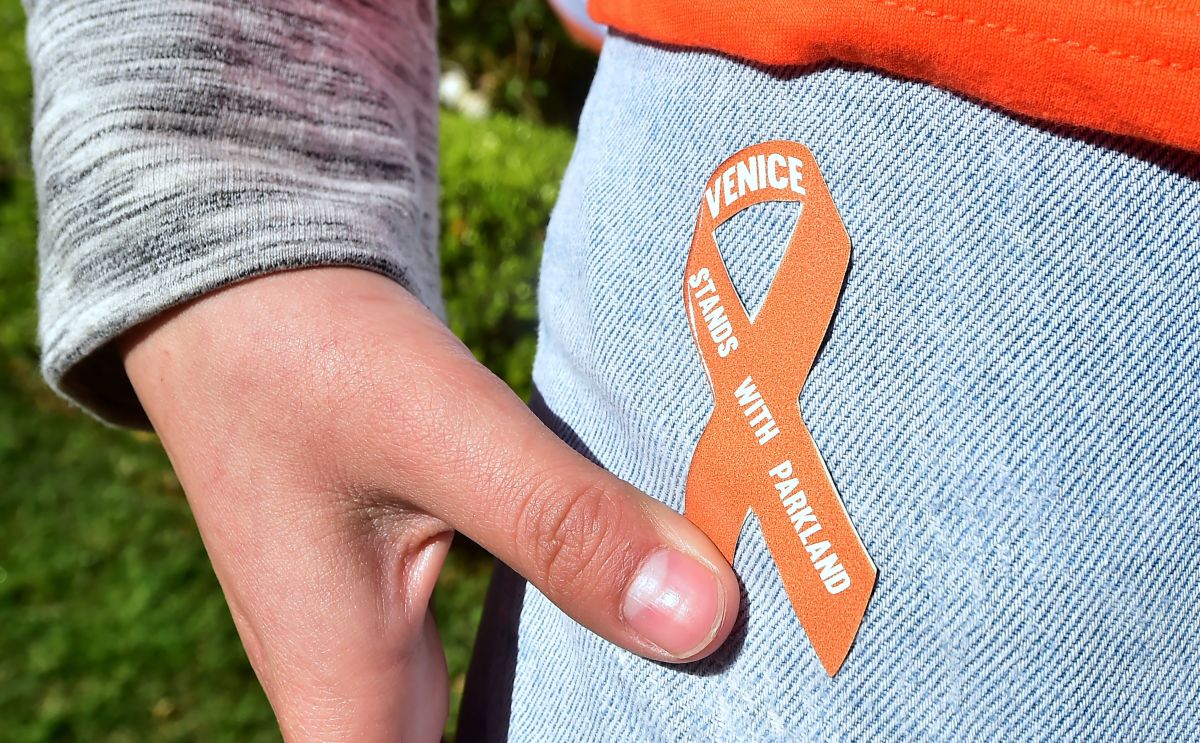 A student places a memorial ribbon on her shorts, at Venice High School in Los Angeles, California.
