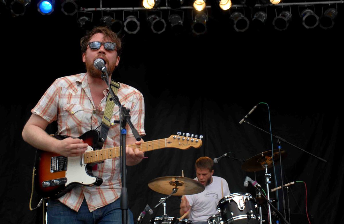 Scott and Grant Hutchison of Frightened Rabbit perform at the 2007 Pitchfork Music Festival.