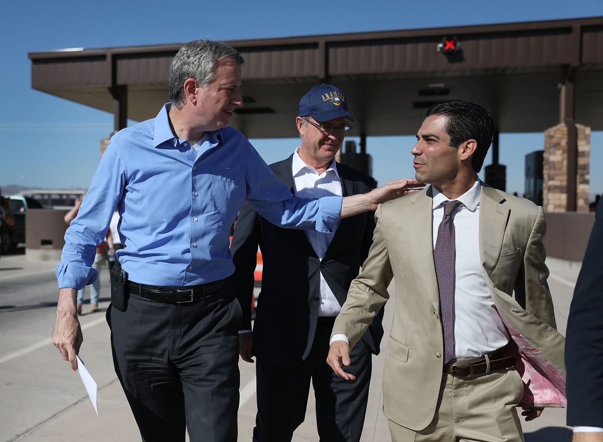 New York City Mayor Bill de Blasio and City of Miami Mayor Francis Suarez (L-R) from the U.S. Conference of Mayors arrive with other mayors at the Tornillo-Guadalupe port of entry to call for the immediate reunification of separated immigrant families on June 21st, 2018, in Fabens, Texas.