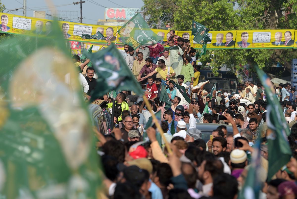 Supporters of ousted Pakistani Prime Minister Nawaz Sharif march toward the airport ahead of his arrival from London, in a rally led by Shahbaz Sharif, Nawaz's younger brother and the head of Pakistan Muslim League-Nawaz Party (PML-N), in Lahore on July 13th, 2018.
