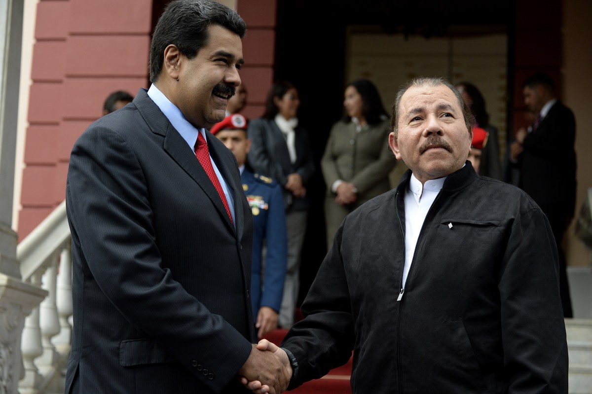 Venezuelan President Nicolas Maduro (L) shakes hands with Nicaraguan President Daniel Ortega.