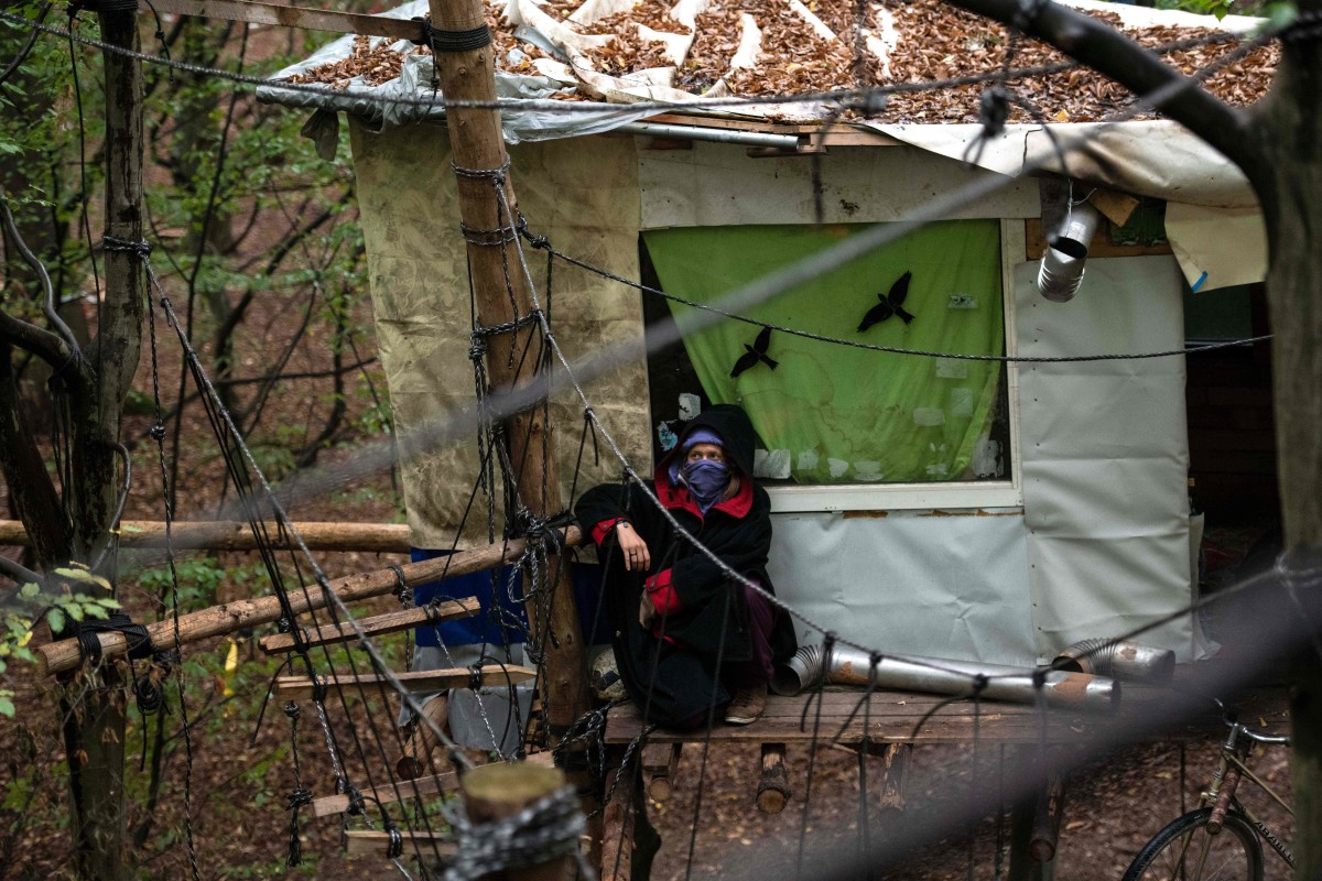 An environmental activist waits in a tree house in the Hambach Forest in western Germany, on September 13th, 2018.