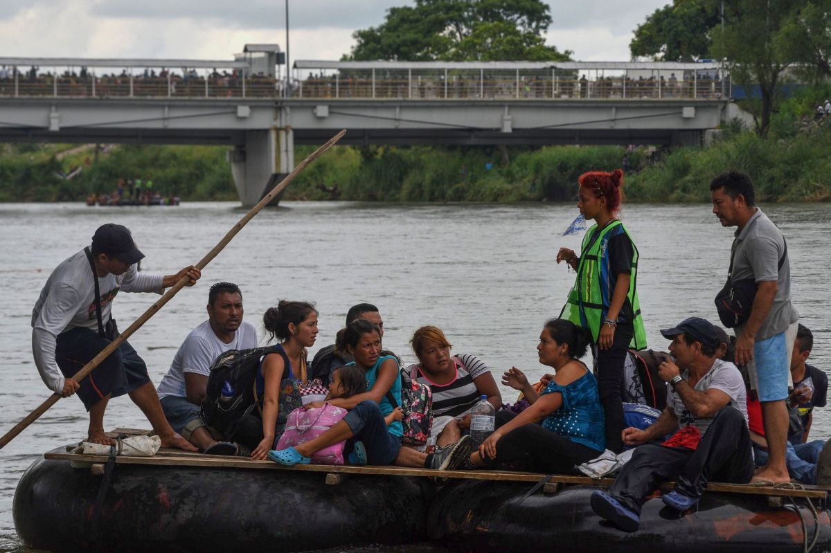Honduran migrants taking part in a caravan heading to the United States cross the Suchiate River, a natural border between Guatemala and Mexico, in a makeshift raft, in Ciudad Tecun Uman, Guatemala, on October 20th, 2018.