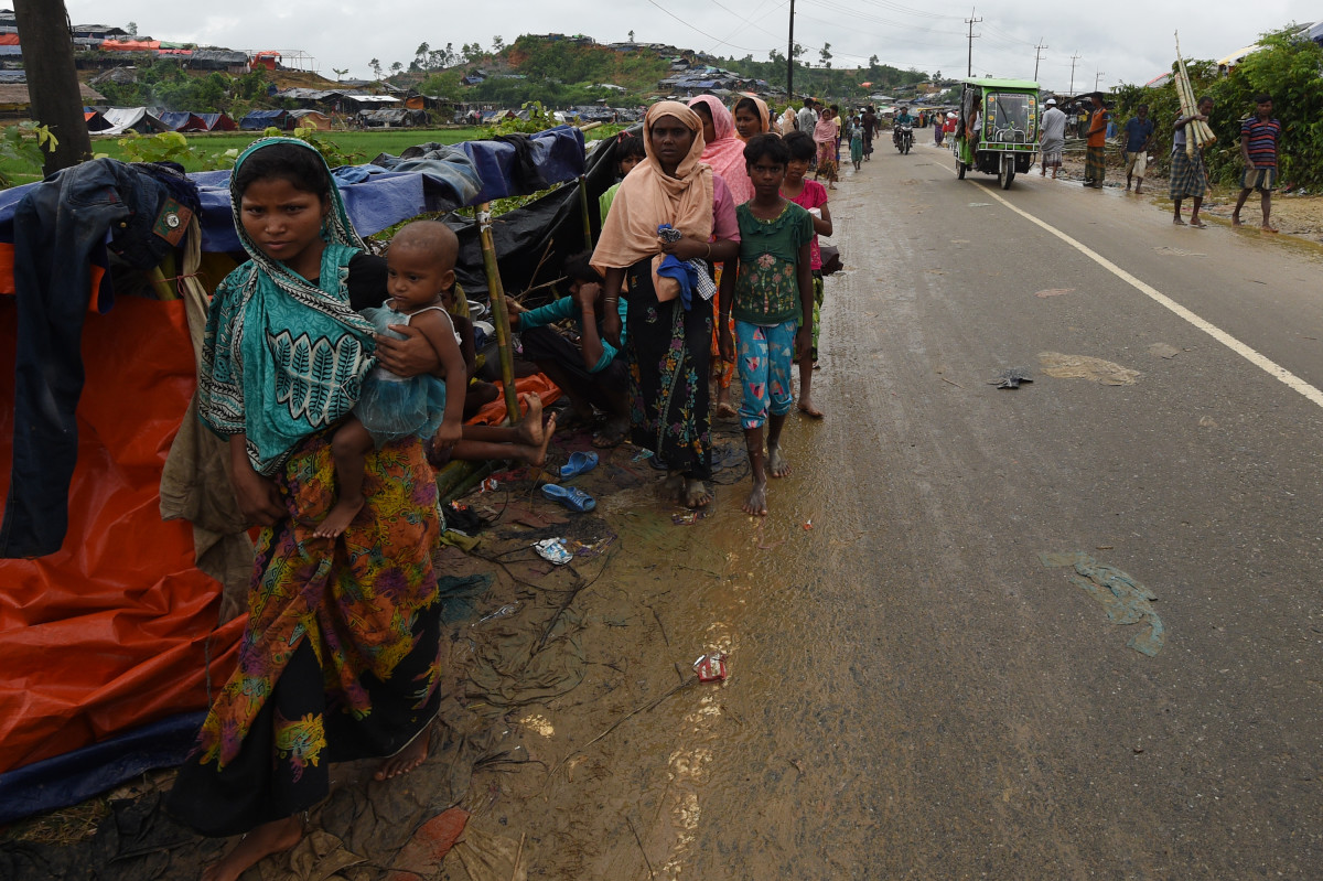 Rohingya Muslim refugees camp on a road near the Bangladehsi district of Ukhia on September 19th, 2017.