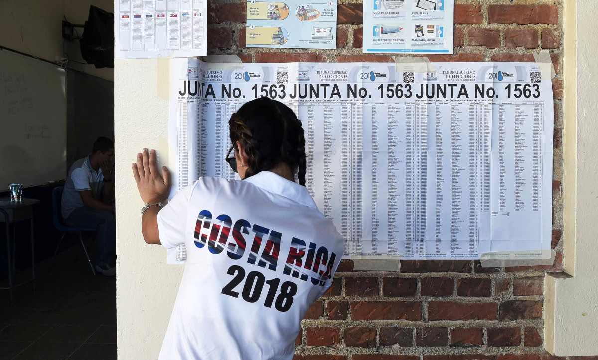 Valeria Gonzalez, 19, votes for the first time, at the Porfiro Brenes school in Moravia, San Jose, on February 4th, 2018. Polling stations opened in Costa Rica on Sunday for the first round of the Central American country's presidential election, which is being buffeted by a debate on gay marriage.