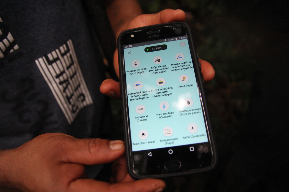 Edison Lucitante shows the Mapeo application in his phone, and the special categories, in both Spanish and A'ingae, for the things that the guardia decides to map in the rainforest.