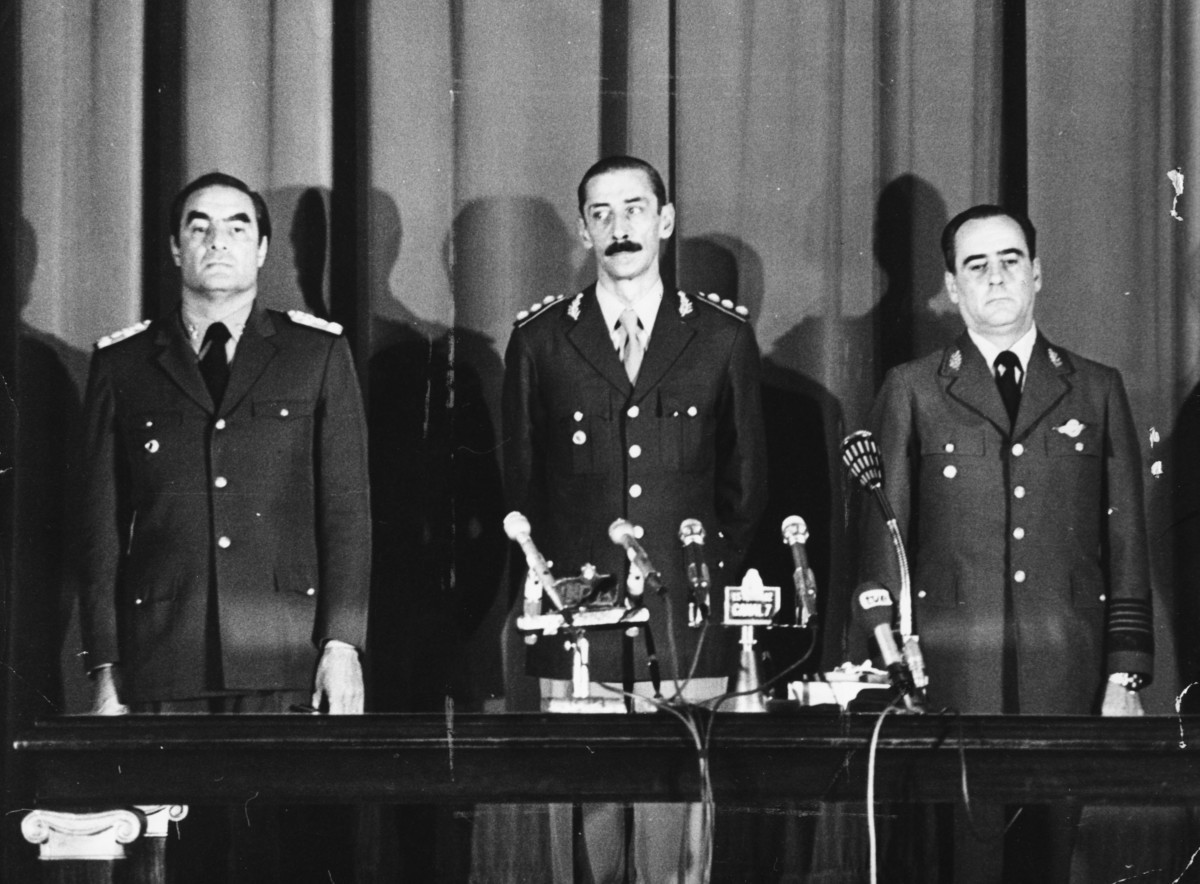 Heads of Argentina's armed forces are sworn in following the coup to overthrow President Maria Estela Peron.