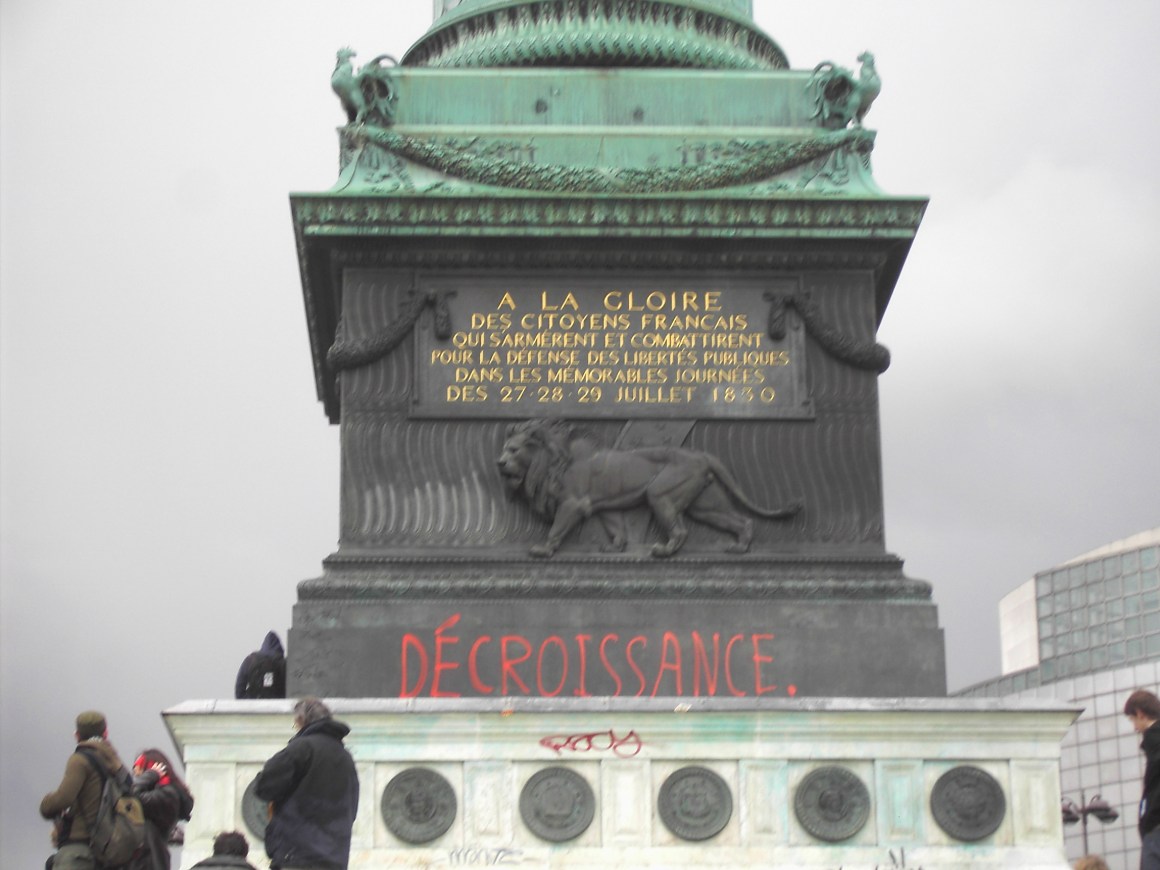 Pro-degrowth graffiti on the July Column in the Place de la Bastille in Paris during a protest against the First Employment Contract, on March 28th, 2006.