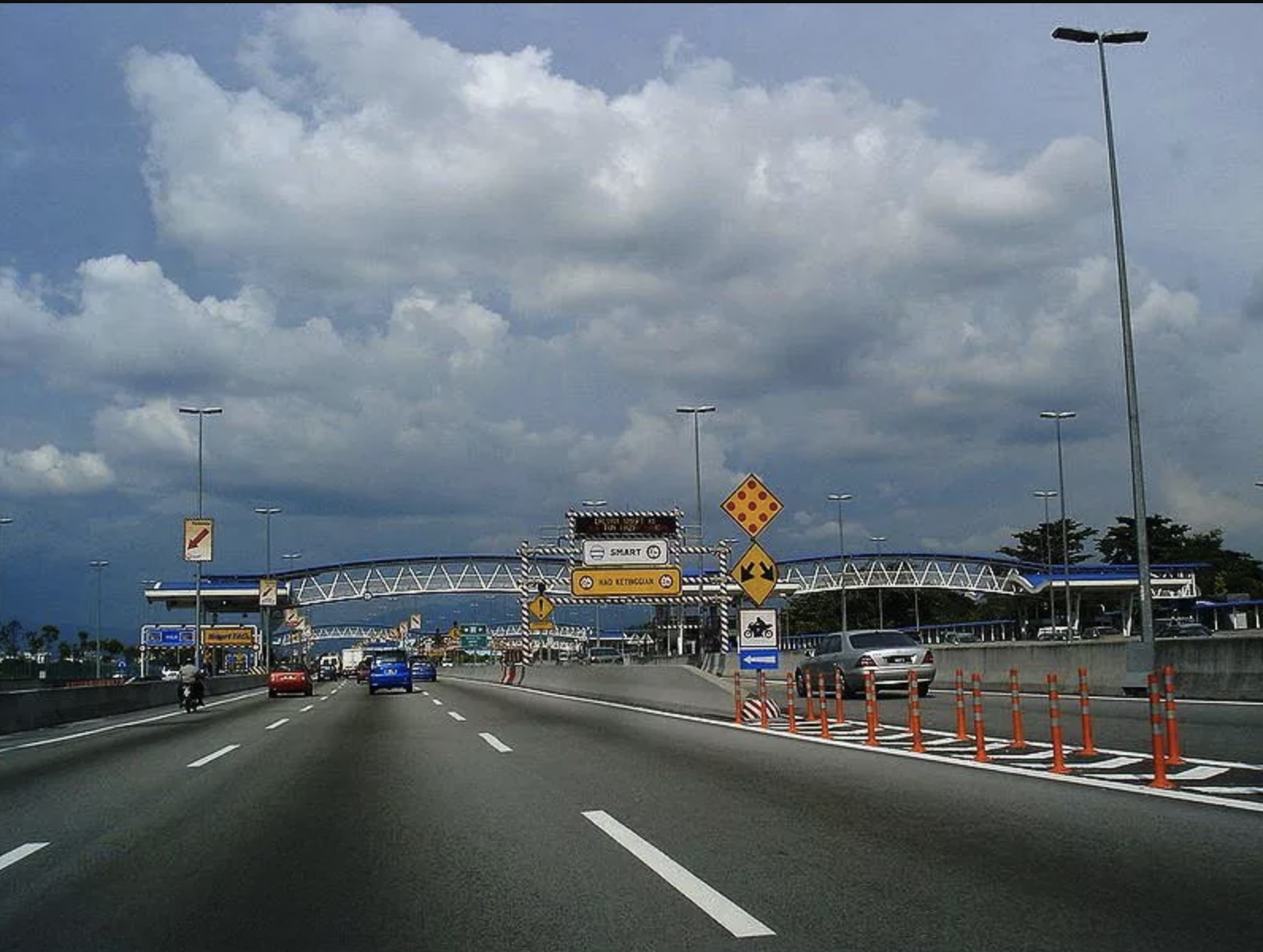 The entrance to Kuala Lumpur's smart tunnel.