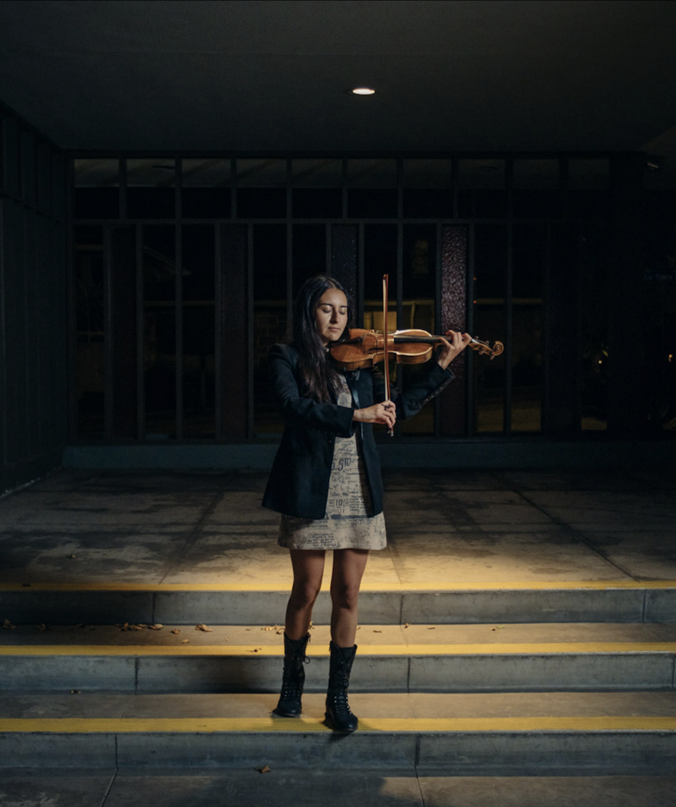 Bernabé y su violín, que ha tocado desde que tenía ocho años.