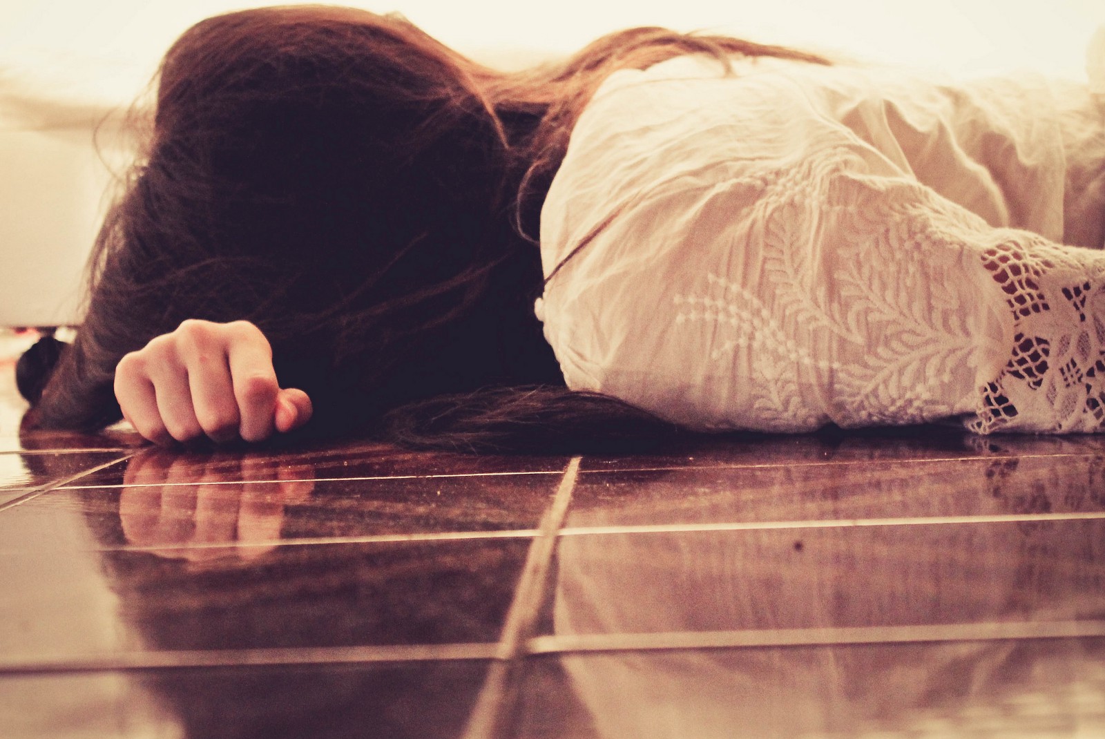 Why Do These White Women Look So Sad?, image size:1600x1070