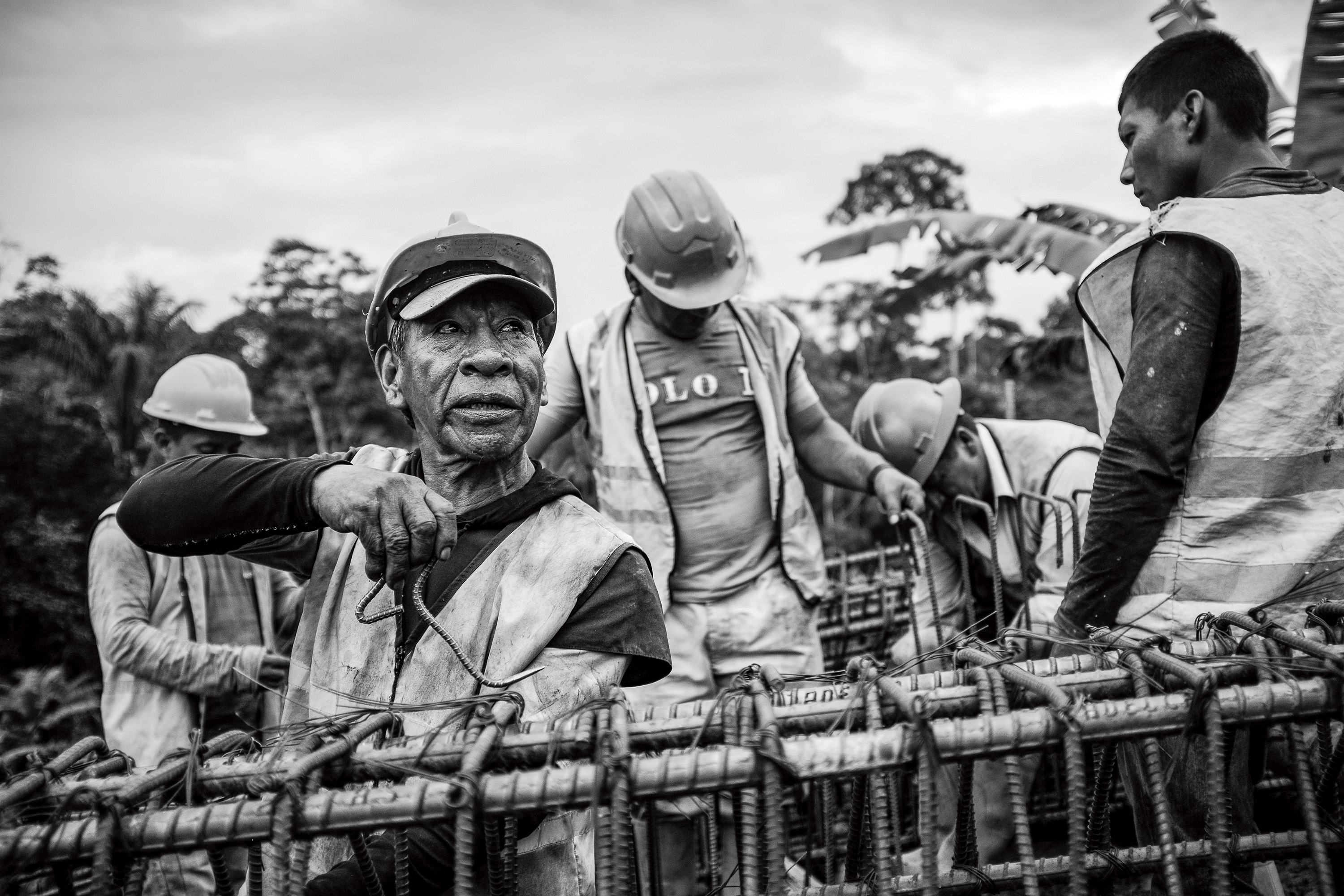 Like all Dureno residents, Alejandro needs money to survive. In this photo, he is working with both Cofán and non-Cofán men to build a 