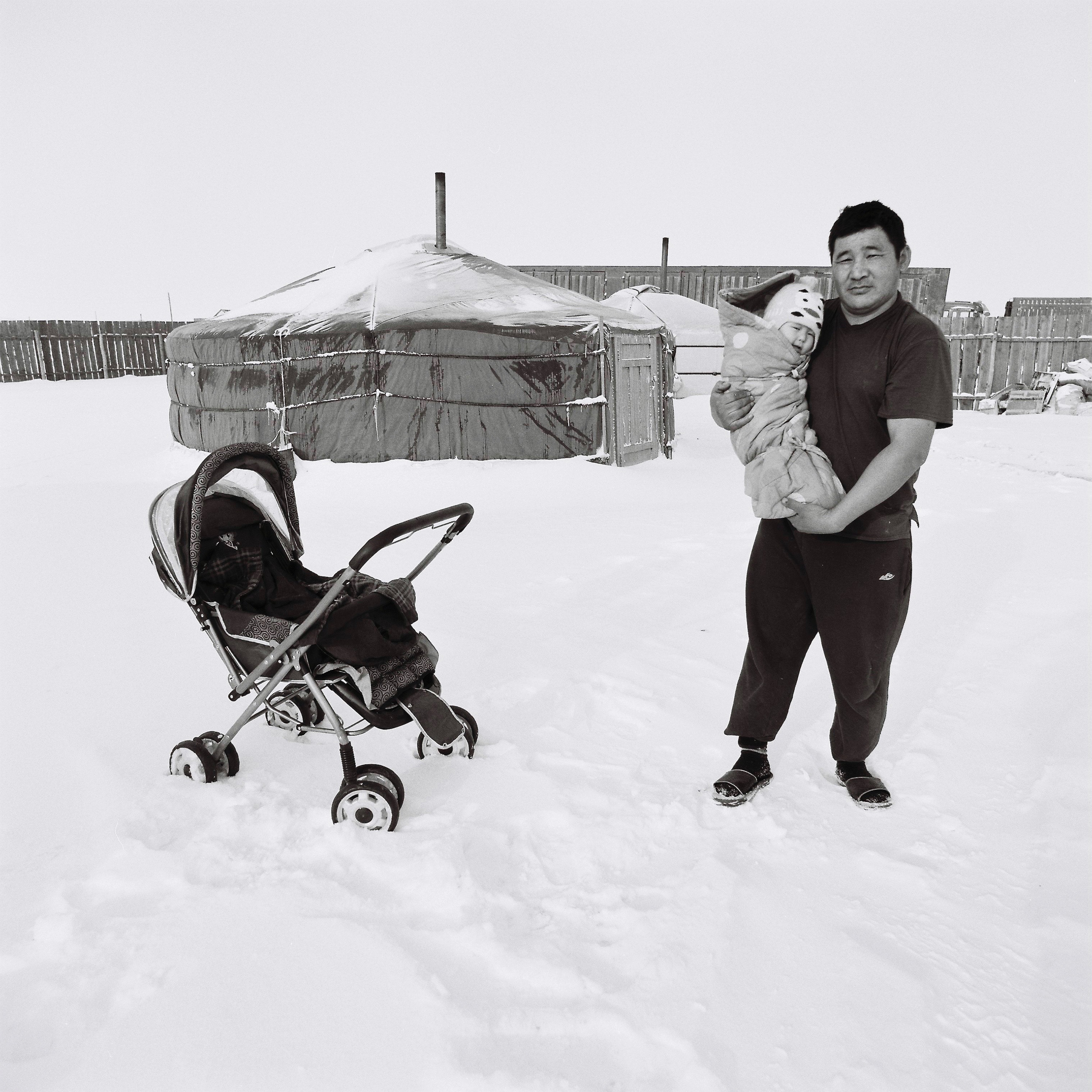 After losing all his animals to the harsh winter conditions in Outer Mongolia, this unemployed herdsman looks after his baby while his wife seeks work in a coal mine.