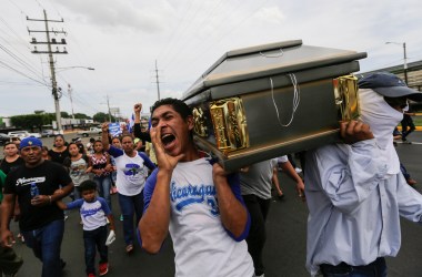 Friends and relatives carry the coffin containing the body of the student Gerald Velazquez, shot dead during clashes with riot police in a church near the National Autonomous University of Nicaragua in Managua on July 16th, 2018. Government forces in Nicaragua on Saturday shot dead two young men at a protest site in a church, the clergy said, on the third day of nationwide demonstrations against President Daniel Ortega, a former revolutionary hero now accused of authoritarianism.